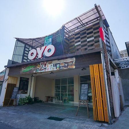 Hotel O Surabaya Near Surabaya Town Square Formerly Kupang Gunung Residence Exterior photo