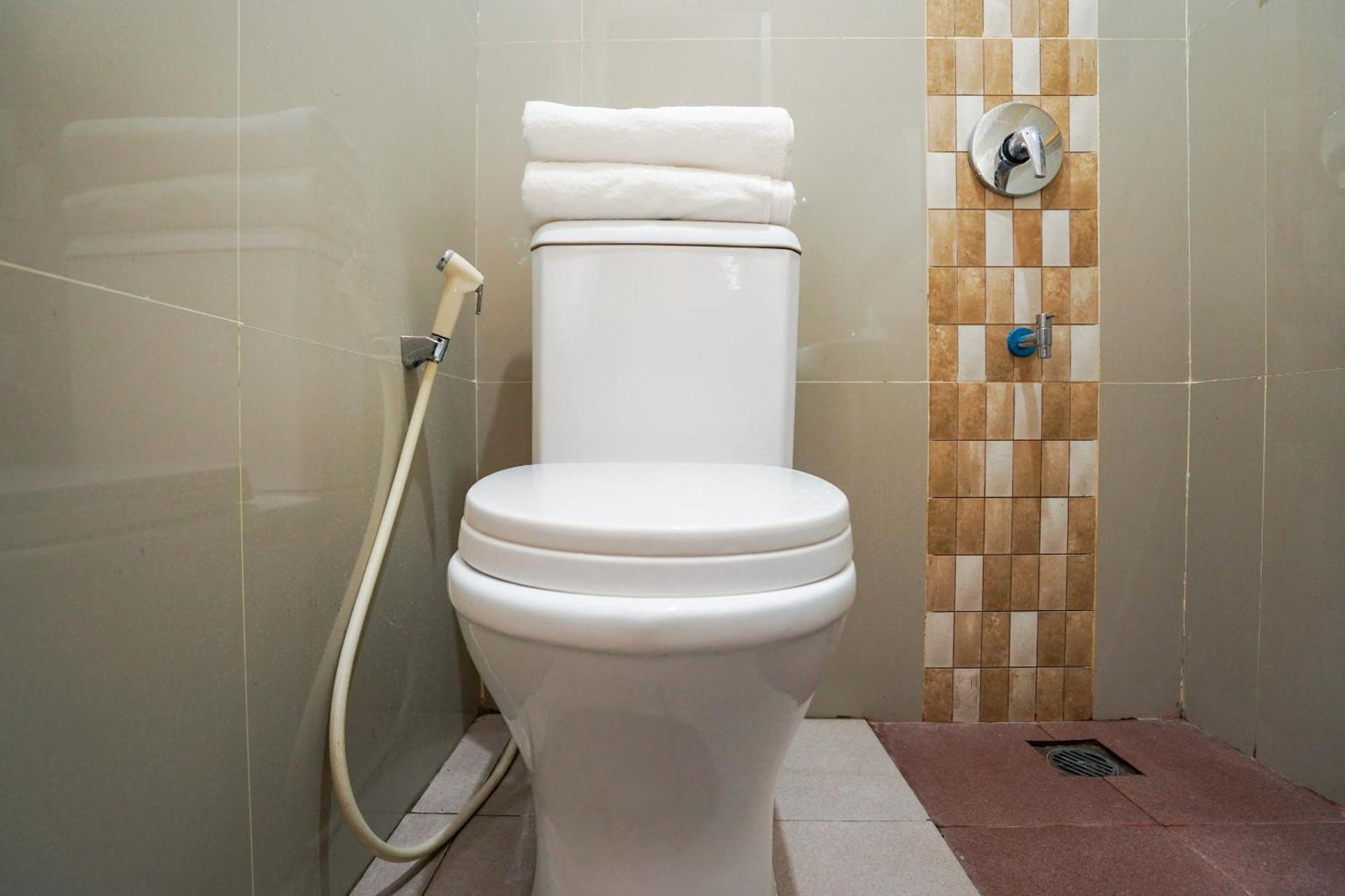 Hotel O Surabaya Near Surabaya Town Square Formerly Kupang Gunung Residence Exterior photo