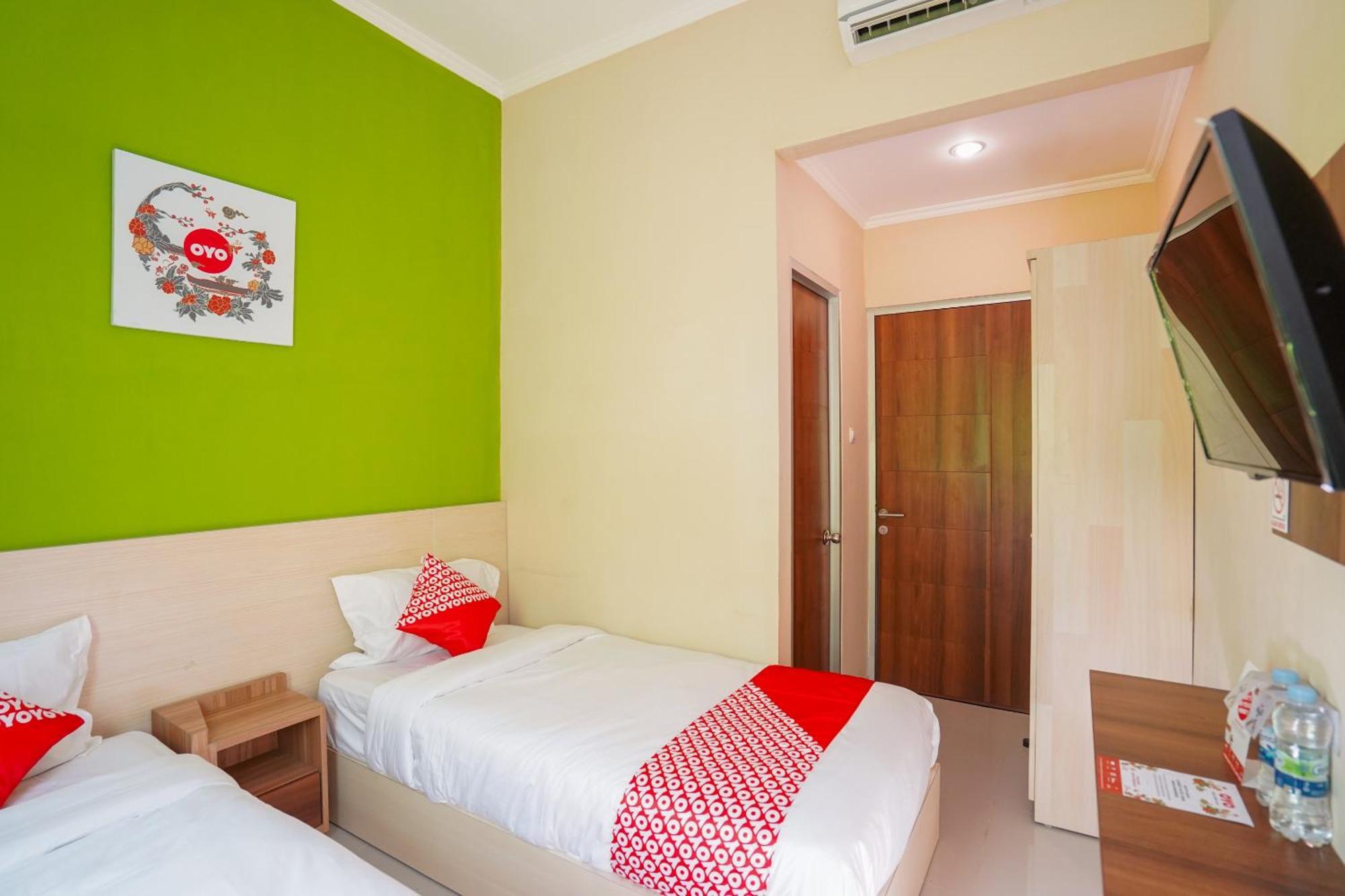 Hotel O Surabaya Near Surabaya Town Square Formerly Kupang Gunung Residence Exterior photo