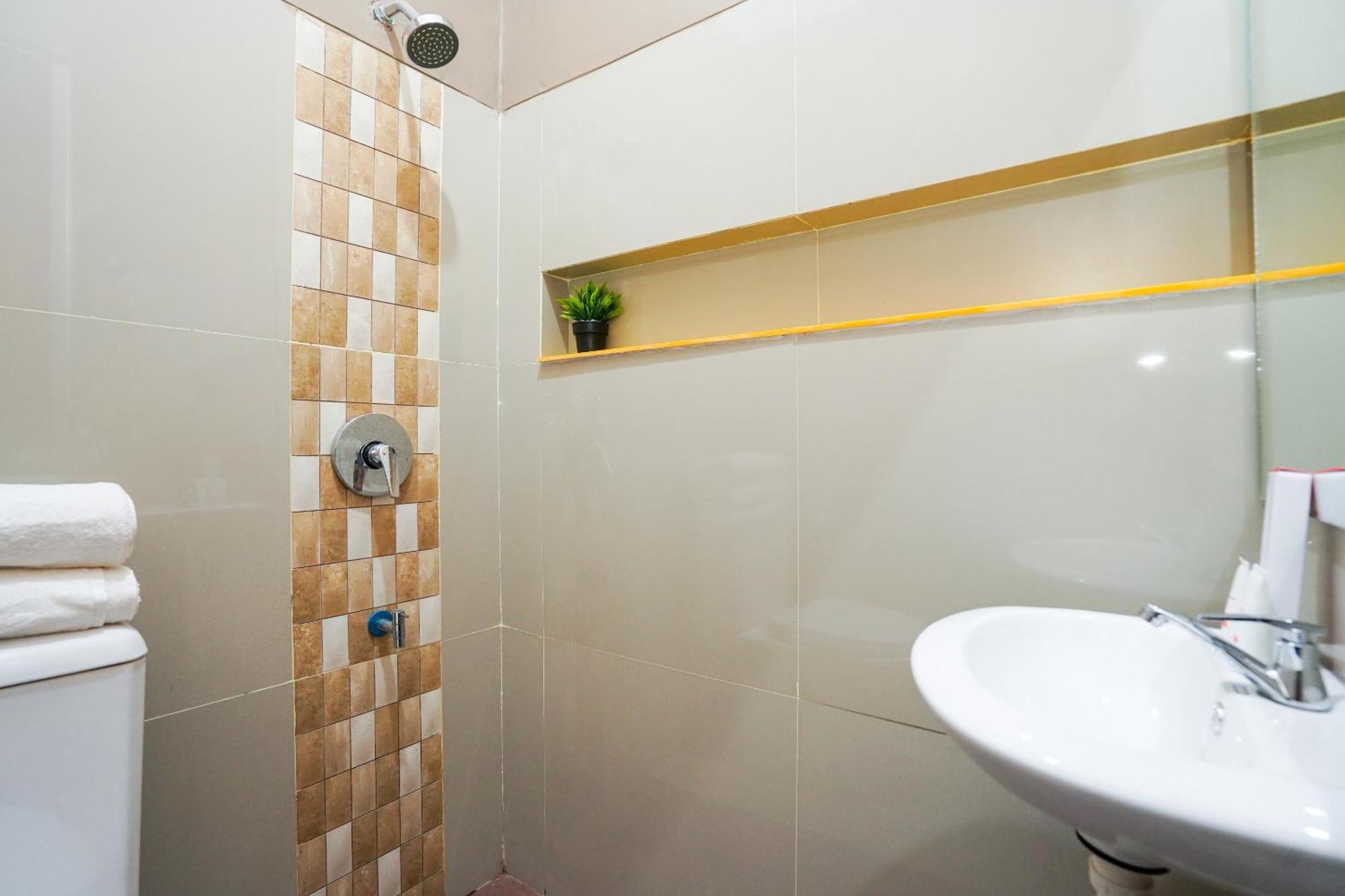 Hotel O Surabaya Near Surabaya Town Square Formerly Kupang Gunung Residence Exterior photo