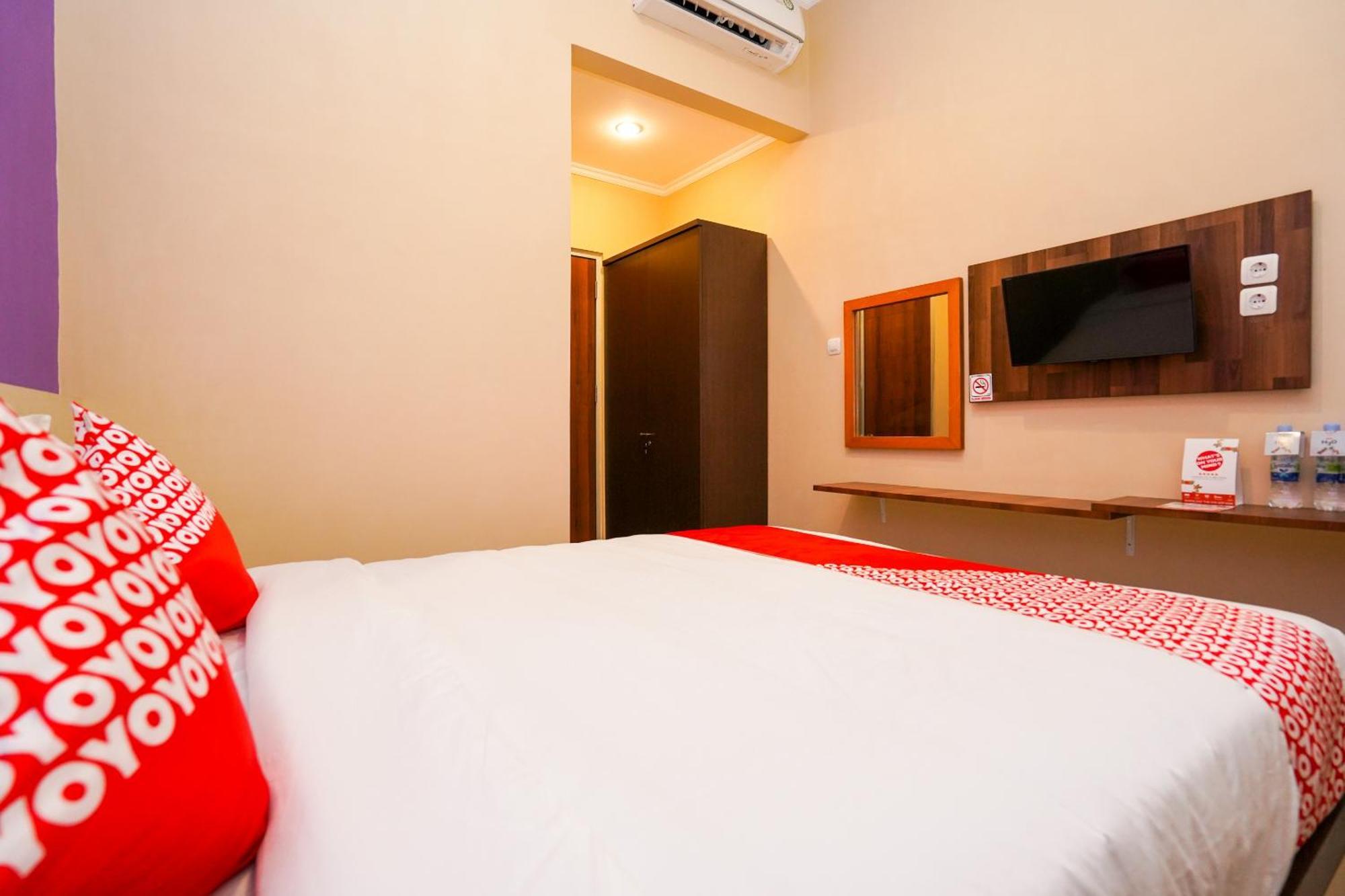 Hotel O Surabaya Near Surabaya Town Square Formerly Kupang Gunung Residence Exterior photo
