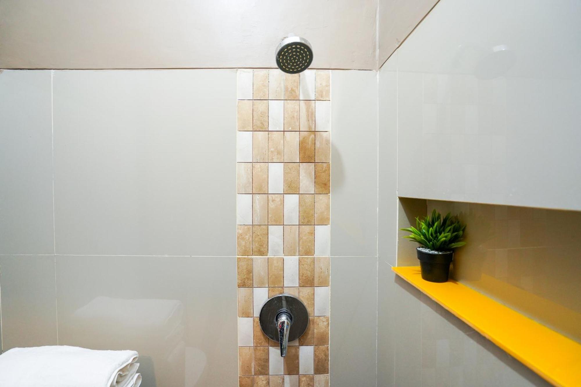 Hotel O Surabaya Near Surabaya Town Square Formerly Kupang Gunung Residence Exterior photo
